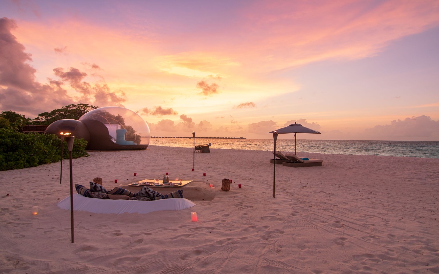 Finolhu-Baa--Atoll-Maldives_Beach-Bubble---Sunset